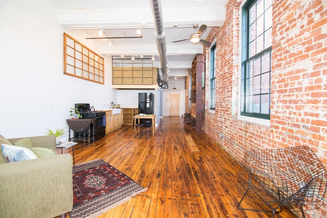 Building Photo - 532 Kinsley Ave