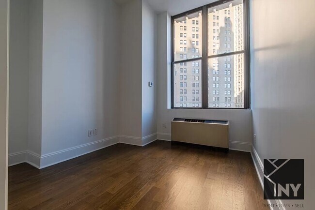 Building Photo - Your new home nestled between Tribeca & FI...