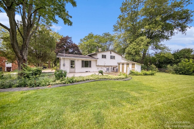 Foto del edificio - 2923 Burlington Ct