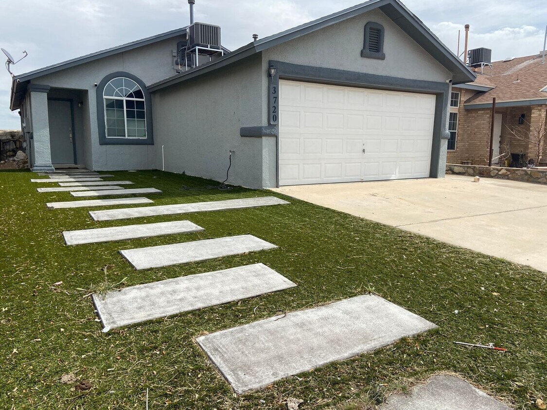 Primary Photo - Eastside home for rent in The Tierras