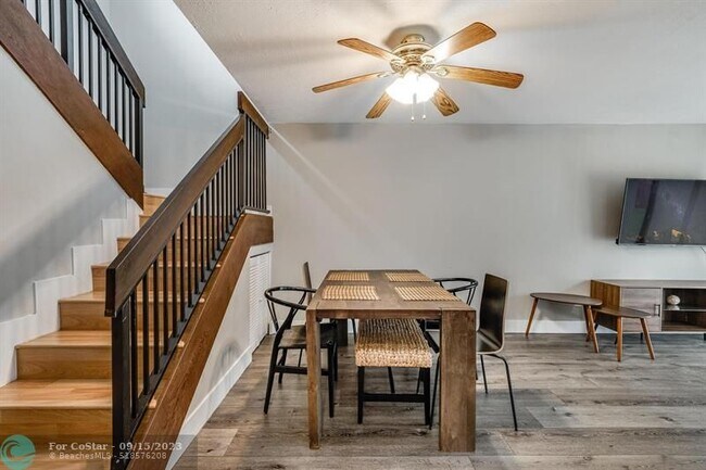 Building Photo - 2530 NE 9th St