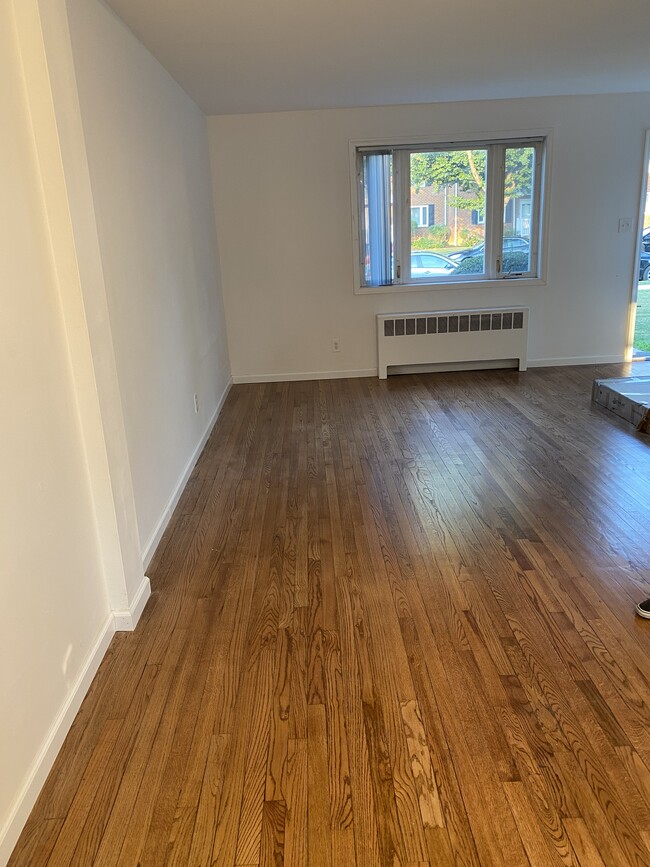 Living Room - 2011 Westfield Ter