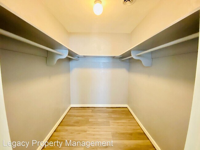 Building Photo - 3 br, 2 bath House - 1255 Golfview Dr