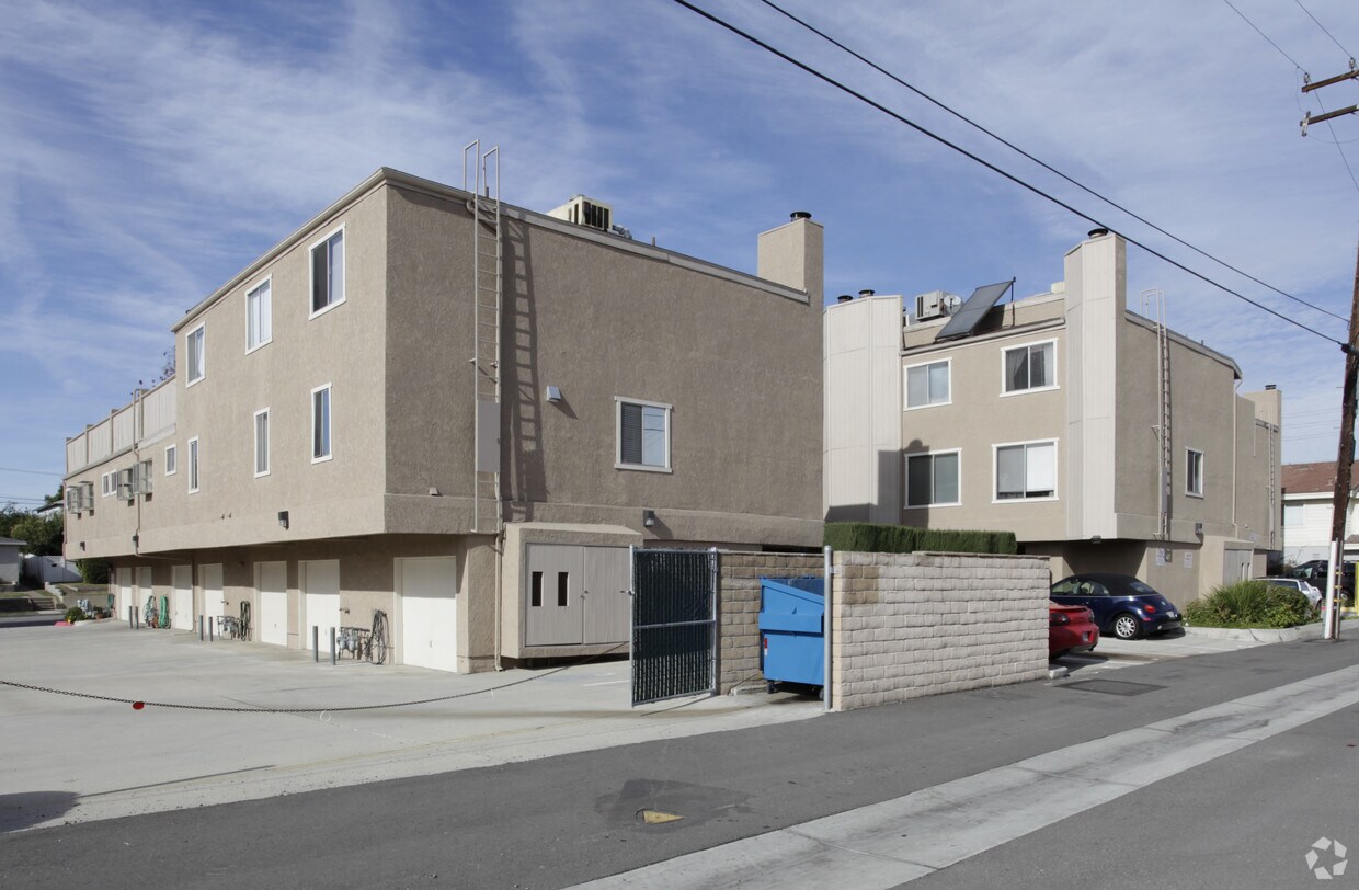 Foto del edificio - 324-344 S Walnut Ave