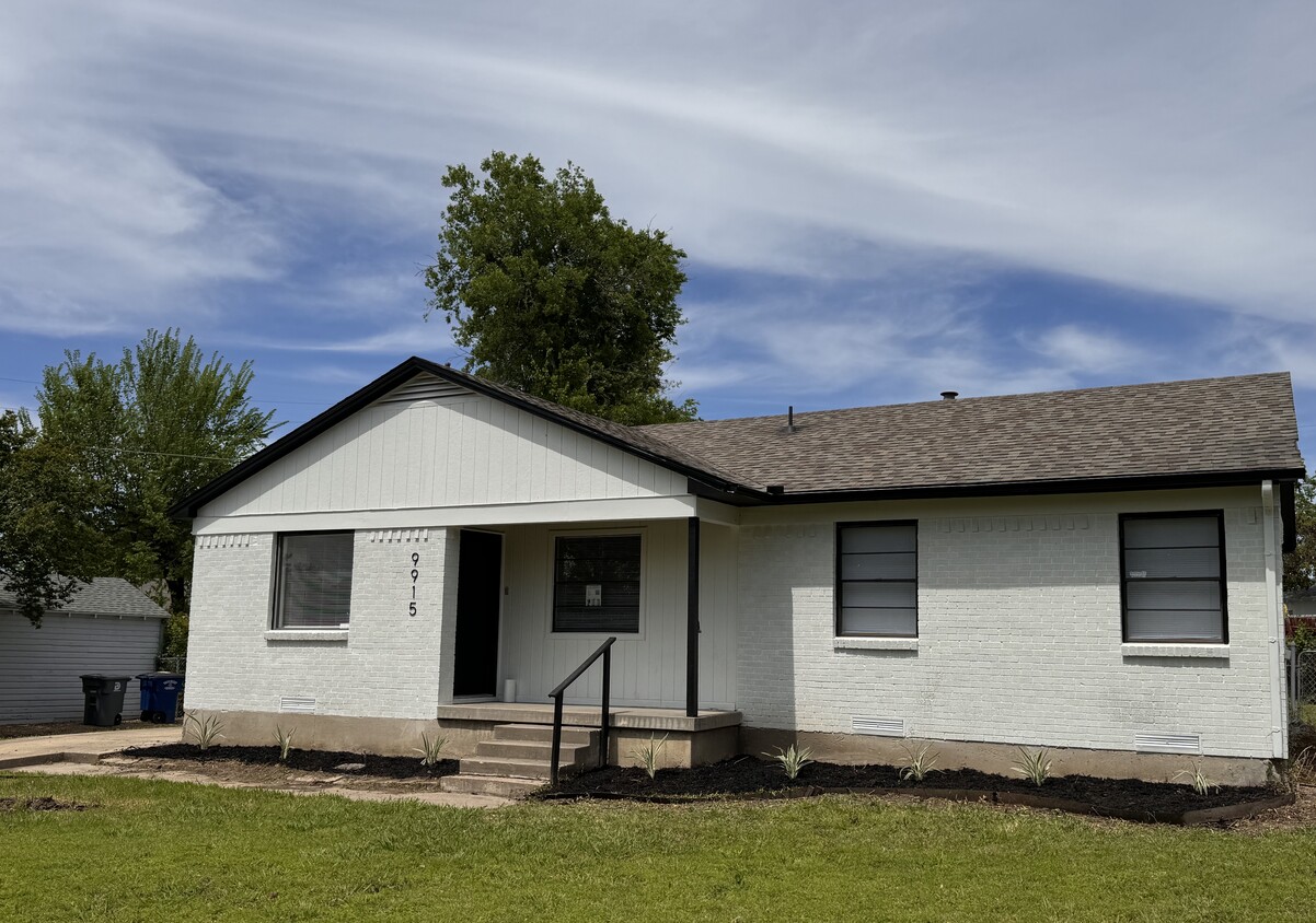 Primary Photo - 9915 Chireno St