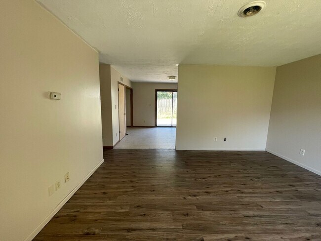 Foto del edificio - 509 E Franklin St S