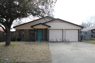 Building Photo - 2108 Continental Dr