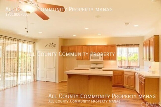 Building Photo - !!!MOVE IN SPECIAL!!! 4 Bedroom 2 Bathroom...