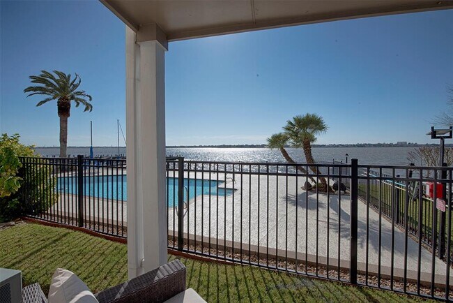 Foto del edificio - 101 Yacht Club Ln