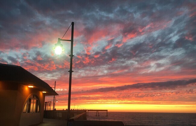 Sunset - 41 Carmel Ave