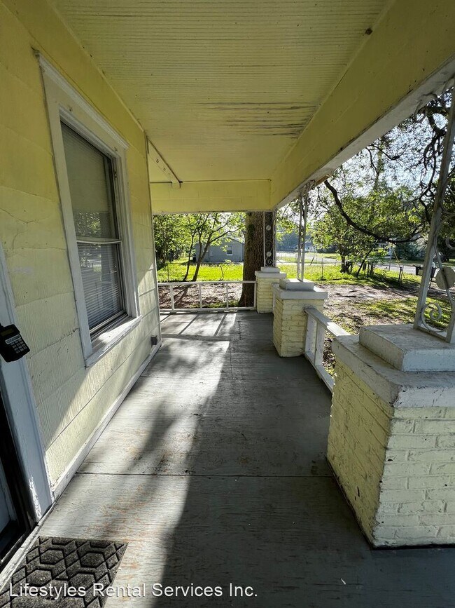 Foto del edificio - 3 br, 1 bath House - 2913 W. 10th
