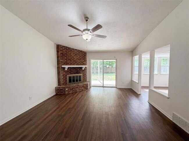 Building Photo - 913 Jayellen Ct