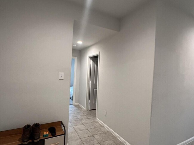 Foto del edificio - 16741 Portage St