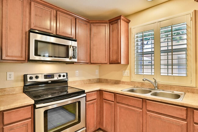 Foto del edificio - 1852 S Seton Ave