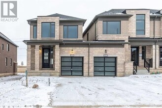 Building Photo - 886 Sobeski Ave