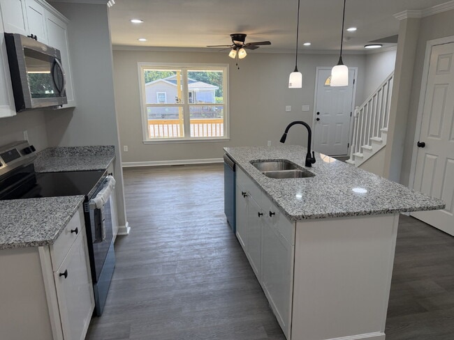 Building Photo - Pet-Friendly Charming 3-Bedroom, 2-Bath Home on Harrison Ave – Your Cozy Retreat Awaits!"