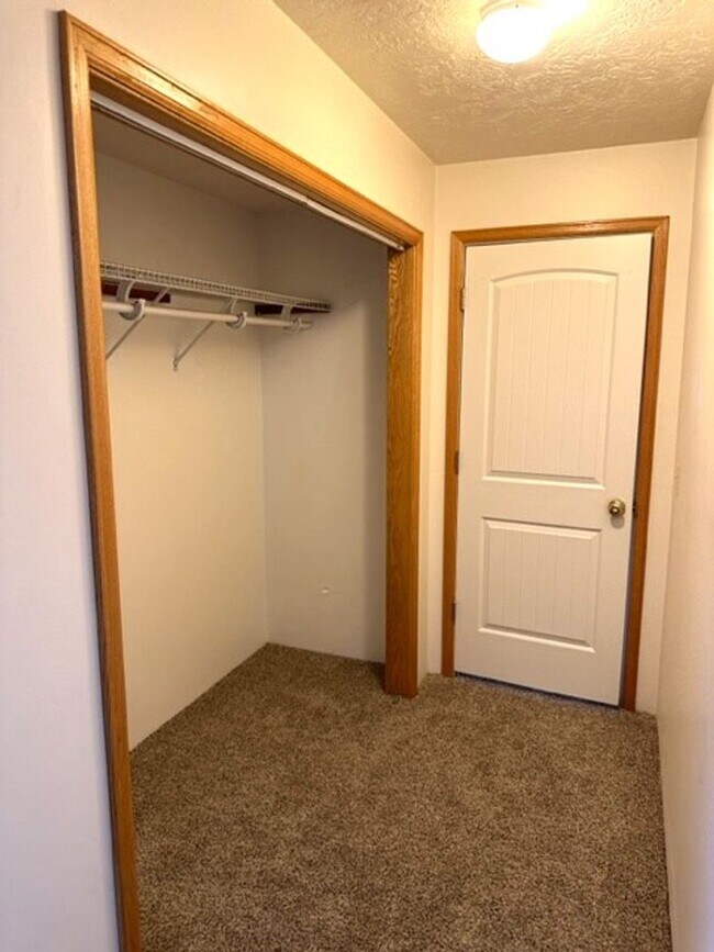 Building Photo - 2 bedroom house with a garage in the tree streets of Elko