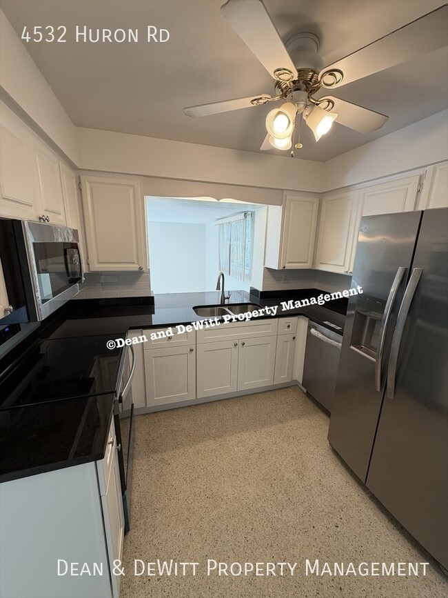 Photo - 4532 Huron Rd House