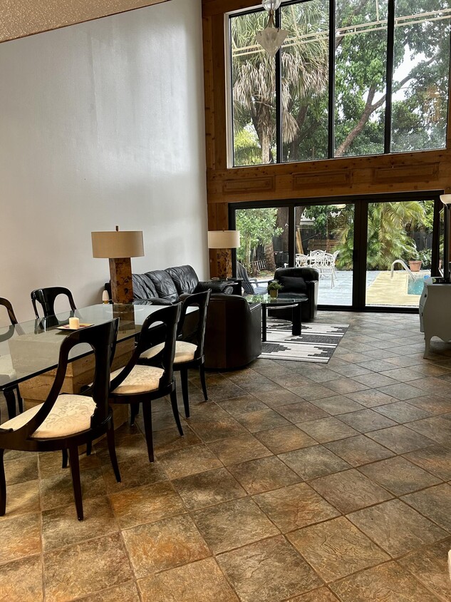 Foto principal - 12745 Westhampton Cir