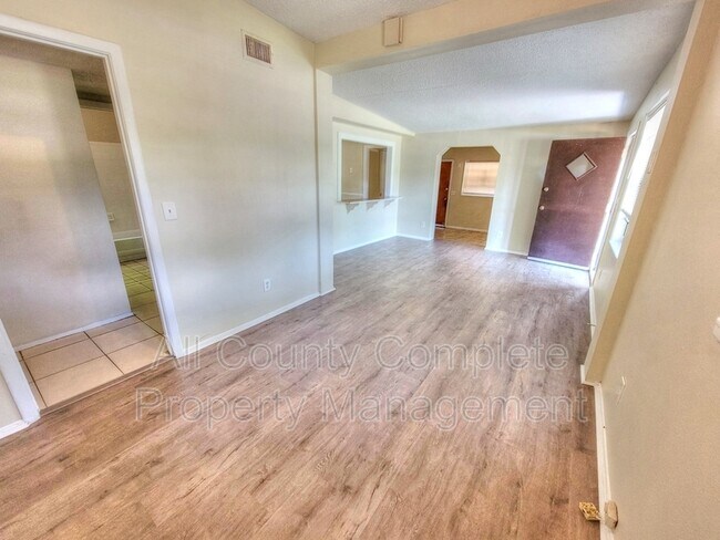 Foto del edificio - 10336 Monaco Dr