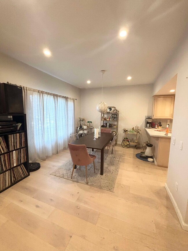 Dining Room - 14050 Magnolia Blvd