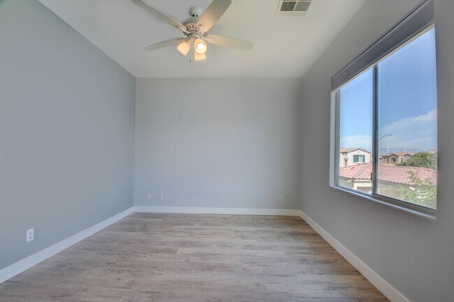 Building Photo - Beautiful 2BR located in Silverado Ranch -...