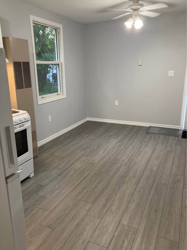 Building Photo - 4-106 Byron