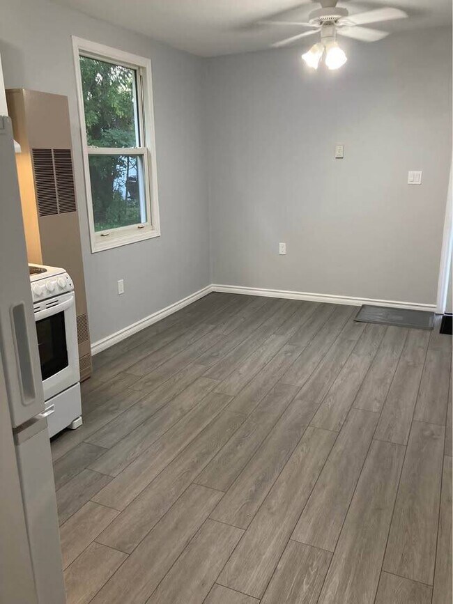 Photo du bâtiment - 4-106 Byron