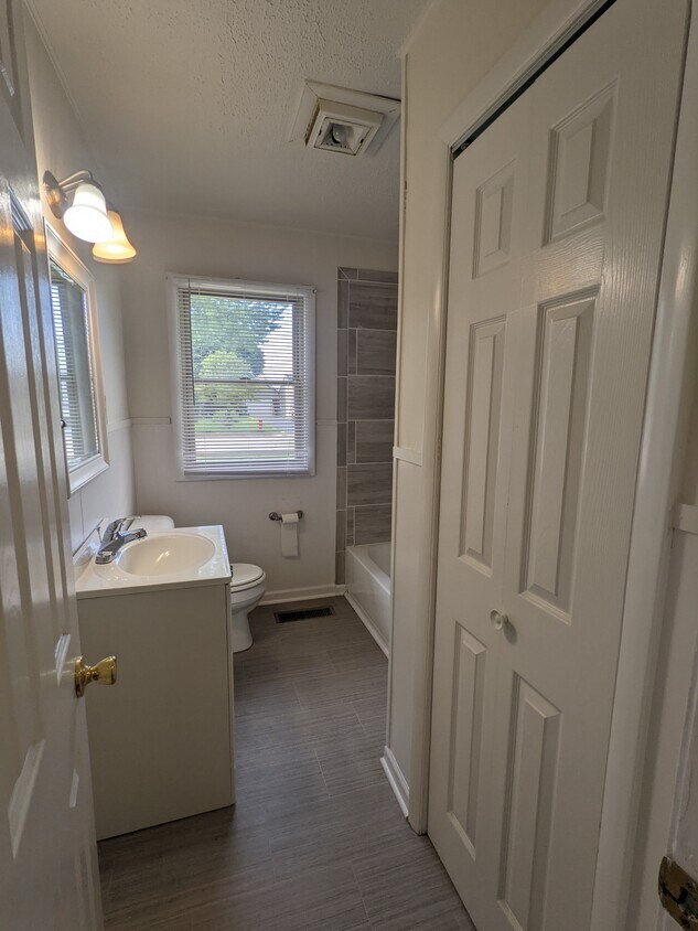 2011 Capri Ave, Joliet, IL 60436 House for Rent in Joliet, IL