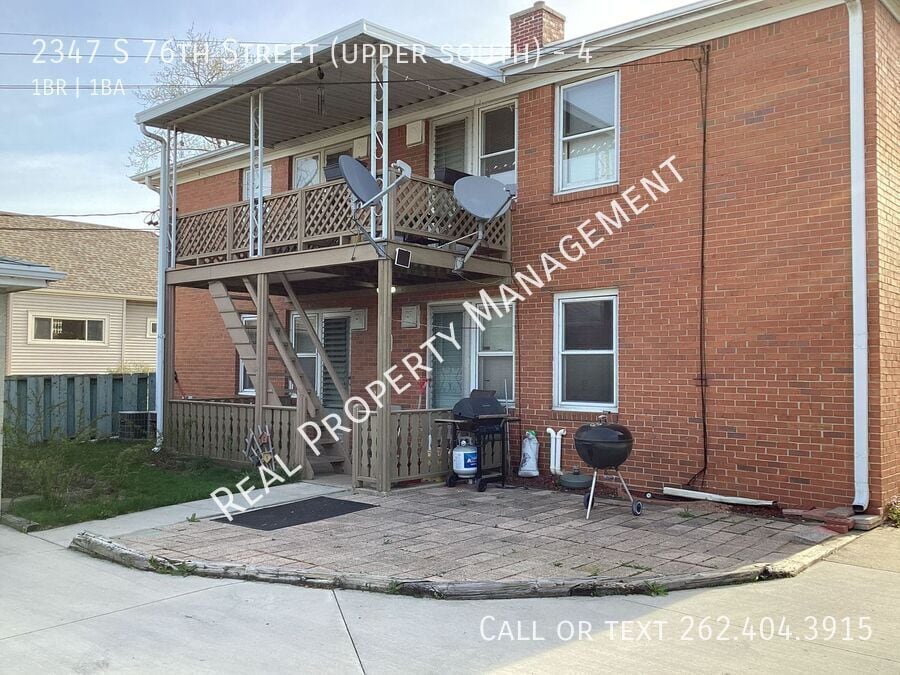 Building Photo - 2347 S 76th St
