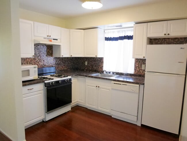 Foto del edificio - One Bedroom Condo located in Gardens At Owings Mills! - RENT SPECIAL