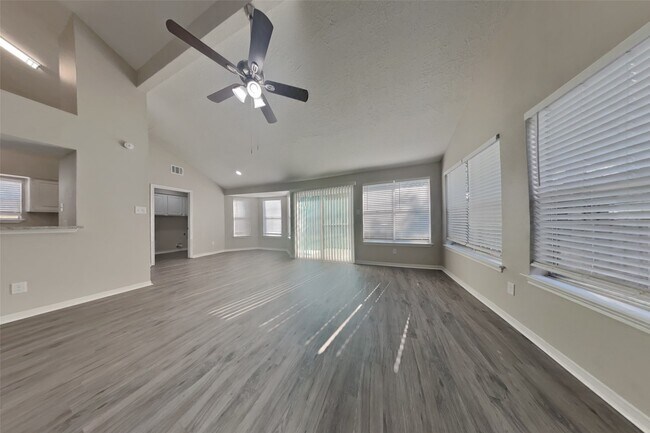 Foto del edificio - 3019 Highland Laurels Dr