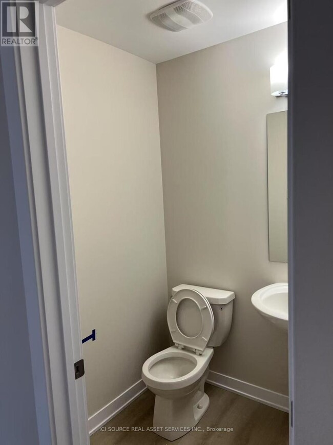 Building Photo - 376 Les Emmerson Dr