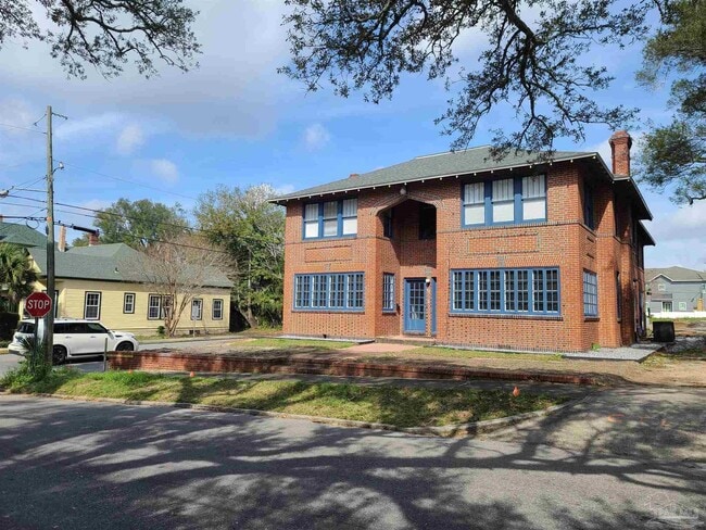 Building Photo - 92 W Gadsden St