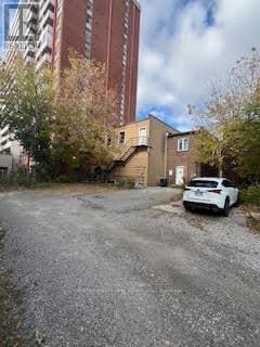 Photo du bâtiment - 692 Northcliffe Blvd