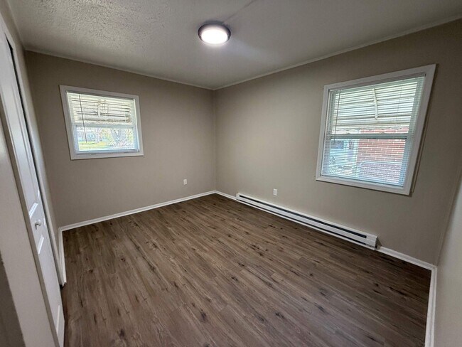 Foto del edificio - Renovated 3-Bedroom Home – We Welcome Sect...