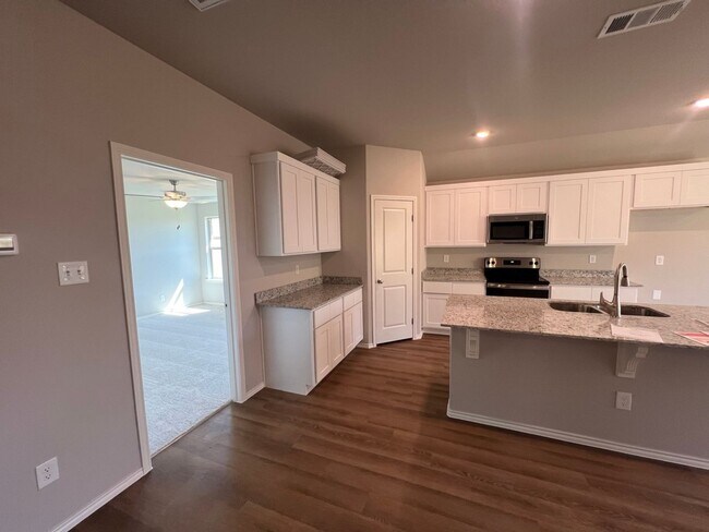 Building Photo - Cozy 3 Bedroom In New Midland Development!