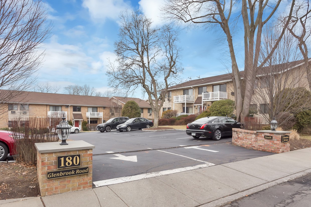 180 Glenbrook Rd, Stamford, CT 06902 Condo for Rent in Stamford, CT