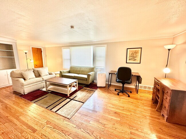 Foto del edificio - 3698 Washington Blvd