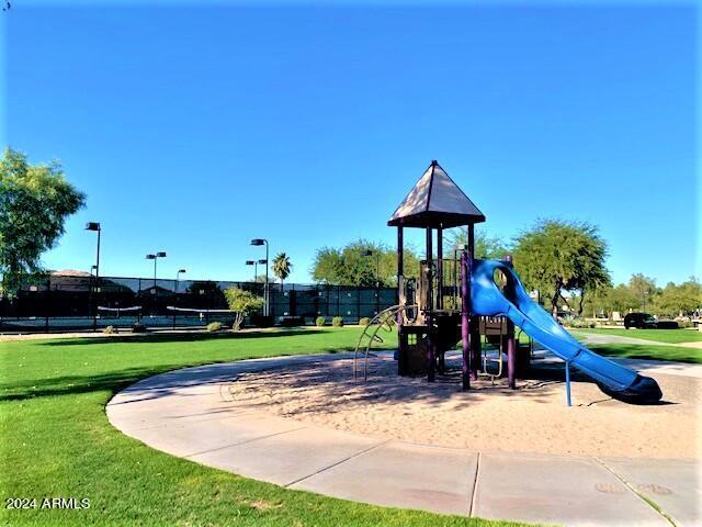 Building Photo - 1090 E Taylor Trail