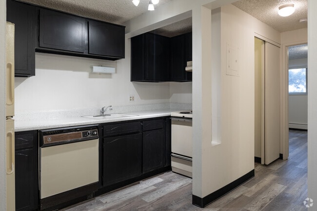 1BR, 1BA - 560SF - Iris