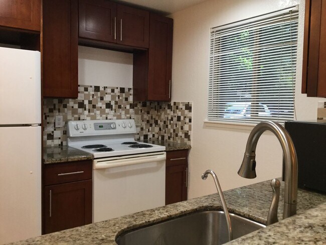 Foto del edificio - CUTE REDMOND CONDO NEAR MICROSOFT!