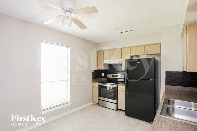 Foto del edificio - 908 Wandering Way Dr