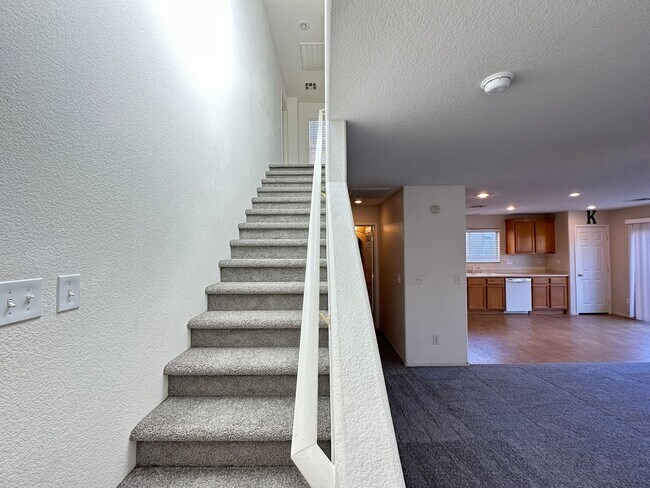 Building Photo - DESERT WILLOWS UNIT 2B
