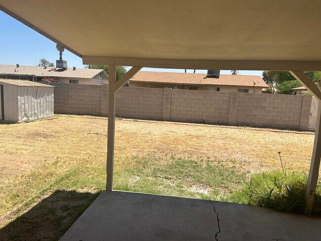 Building Photo - 1550 N Lehmberg Ave
