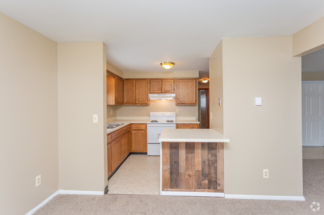 2BR, 1BA_875SF - Cicero Estates