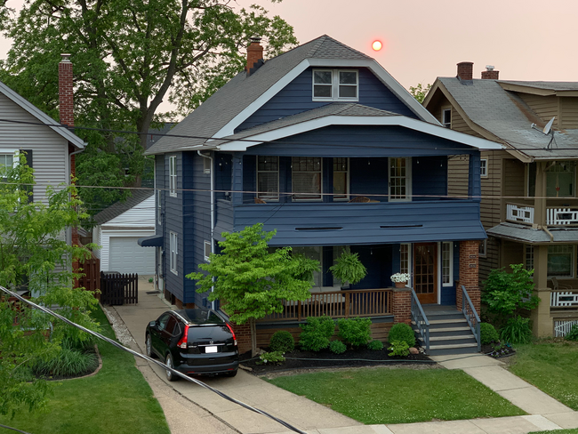 Building Photo - 1634 Larchmont Ave