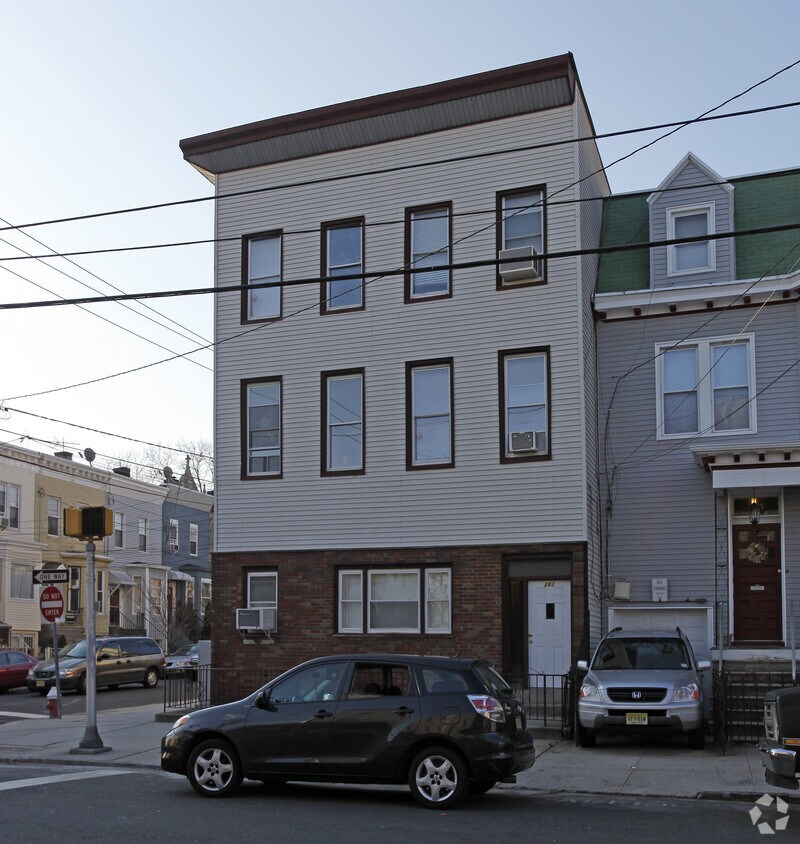 Building Photo - 283 Webster Ave