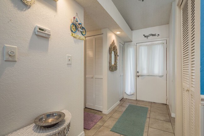 Foto del edificio - Beautifully Maintained 2-Bedroom, 2-Bath Villa in Tarpon Springs