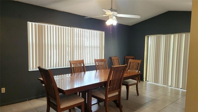 Foto del edificio - 2249 SE Melaleuca Blvd